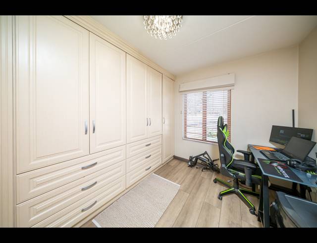 3 BEDROOM TOWNHOUSE FOR SALE IN BEDFORD GARDENS